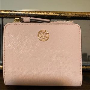 Authentic Tory Burch Robinson Compact Wallet